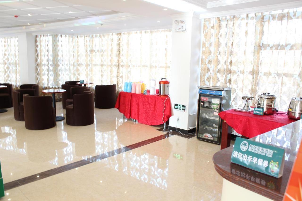 Greentree Wulumuqi Airport Hotel Urumqi Exterior foto